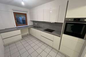 Moderne 3-Zi. Erdgeschosswohnung mit großer Terrasse und Garage – Ruhe + Aussicht in Albstadt