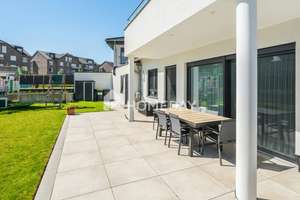 Ihr Traumhaus: Luxuriöse Doppelhaushälfte mit großem Garten und vielen Highlights – Die vollständige Adresse der Immobilie erhältst du vom Anbieter., 52499 Baesweiler – Vorschaubild 2