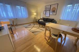 Stilvoll möblierte 2-Zimmer-Wohnung mit Einbauküche in zentrumsnaher Lage