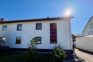 Gutgeschnittene 2,5 Zimmer Liebhaber-Wohnung mit Garten und Pergola
