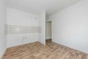 Für Sie in Sanierung- 3-Raumwohnung mit Balkon im Lieblingskiez. – Gneisenauring 18, 39130 Neu Olvenstedt, Magdeburg – Vorschaubild 15