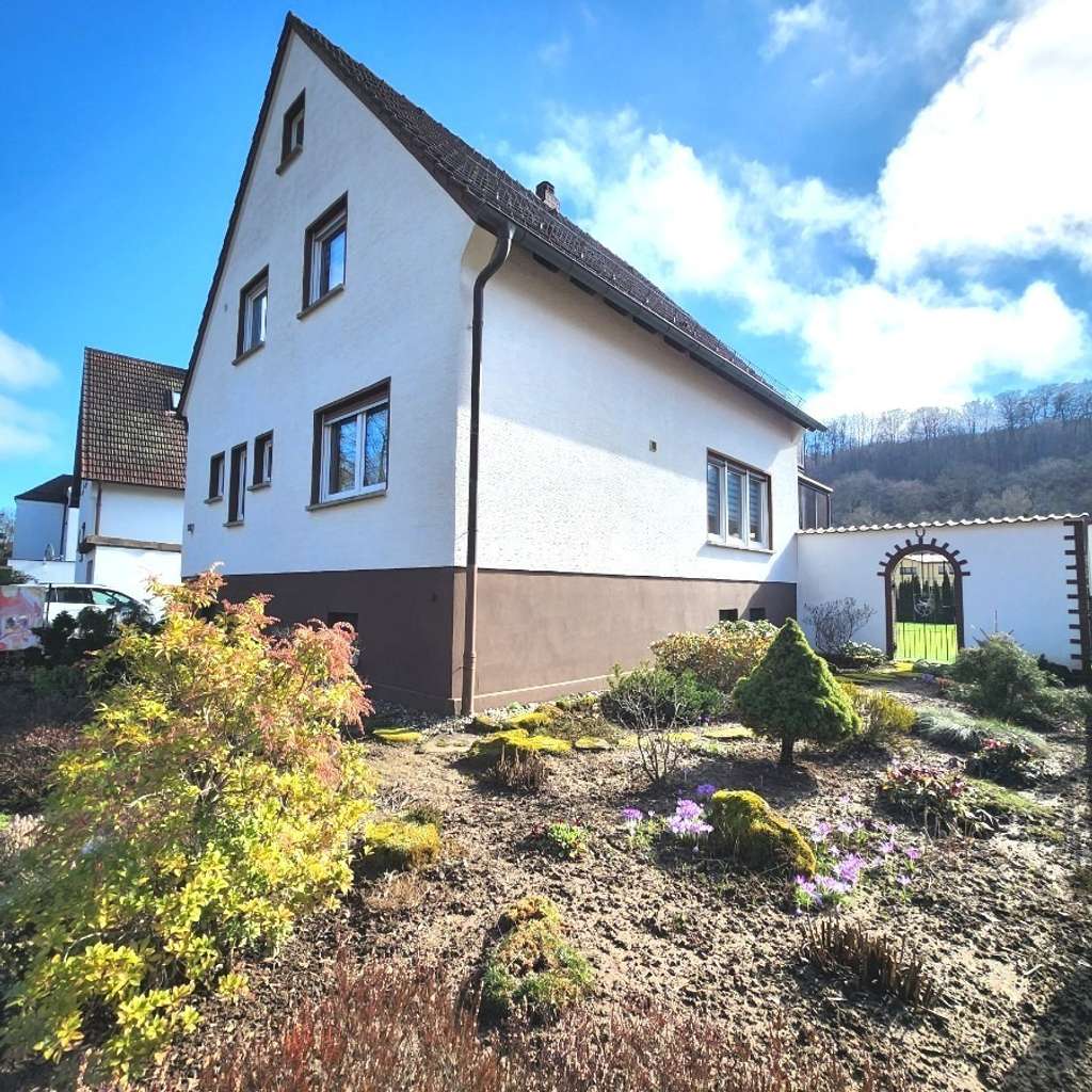 Immobilie in Thaleischweiler-Fröschen - Einziehen & Wohlfühlen – Gepflegtes  freistehendes 60er-Jahre-EFH mit Gartenparadies - Bild 0