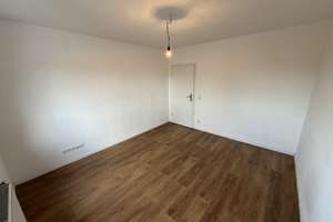 Charmantes Reihenmittelhaus mit drei separaten Wohneinheiten (EG, OG, DG) – Ideal für Kapitalanleger – Wacholderweg 1 1/2, 86169 Hammerschmiede, Augsburg – Vorschaubild 32