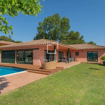 Haus Villa mit 6 Schlafzimmern zum Verkauf in Alt Empordà, Girona