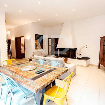SPEKTAKULÄRES DUPLEX MIT GARAGE und ZWEI TERRASSEN IM ZENTRUM VON SANT FELIU DE GUÍXOLS
