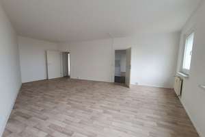 **FRISCH RENOVIERT**3-Zimmer-Wohnung // DG // Balkon // Bad mit Wanne // ab 01.10.2026 – Jupiterstraße 36, 4205 Grünau-Nord, Leipzig – Vorschaubild 2