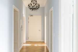NEU *Paul & Partner* ALTBAUFANS AUFGEAPASST ! SAGENHAFTE ALTBAUPERLE IN IDEALER LAGE ! 2 BALKONE ! – Wiesbaden – Vorschaubild 2