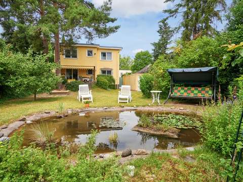 Ein- Zweifamilienhaus mit idyllischem Garten Ein- Zweifamilienhaus mit idyllischem Garten