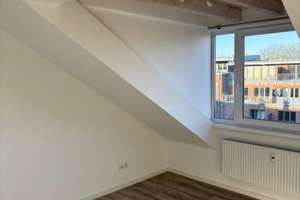 Charmante 2-Zimmer-Wohnung im Dachgeschoss am Dreiecksplatz in Kiel – Koldingstraße 8, 24105 Brunswik, Kiel – Vorschaubild 7