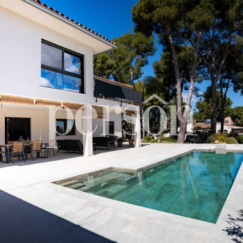 Villa mit Eckgrundstück in L'Eliana