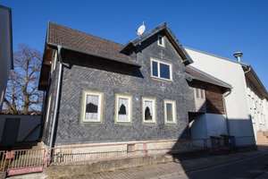 Handwerkerhaus in ruhiger, zentraler Lage von Meeder, nur wenige Kilometer von Coburg entfernt! – Die vollständige Adresse der Immobilie erhältst du vom Anbieter., 96484 Meeder – Vorschaubild 1
