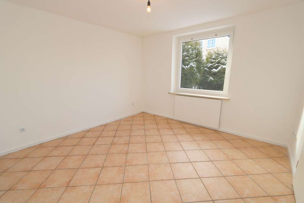 Immobilie in Grömitz - Solide und Kompakt!
Charmante 1,5-Zimmer-Wohnung auf ca. 30m² mit Garage in ruhiger Lage von Grömit - Bild 1