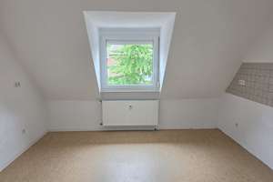 Erstbezug nach Renovierung. 2 ZKBB- DG- Wohnung mit Wärmedämmung – Hofstraße 21, 67065 Mundenheim, Ludwigshafen am Rhein – Vorschaubild 2