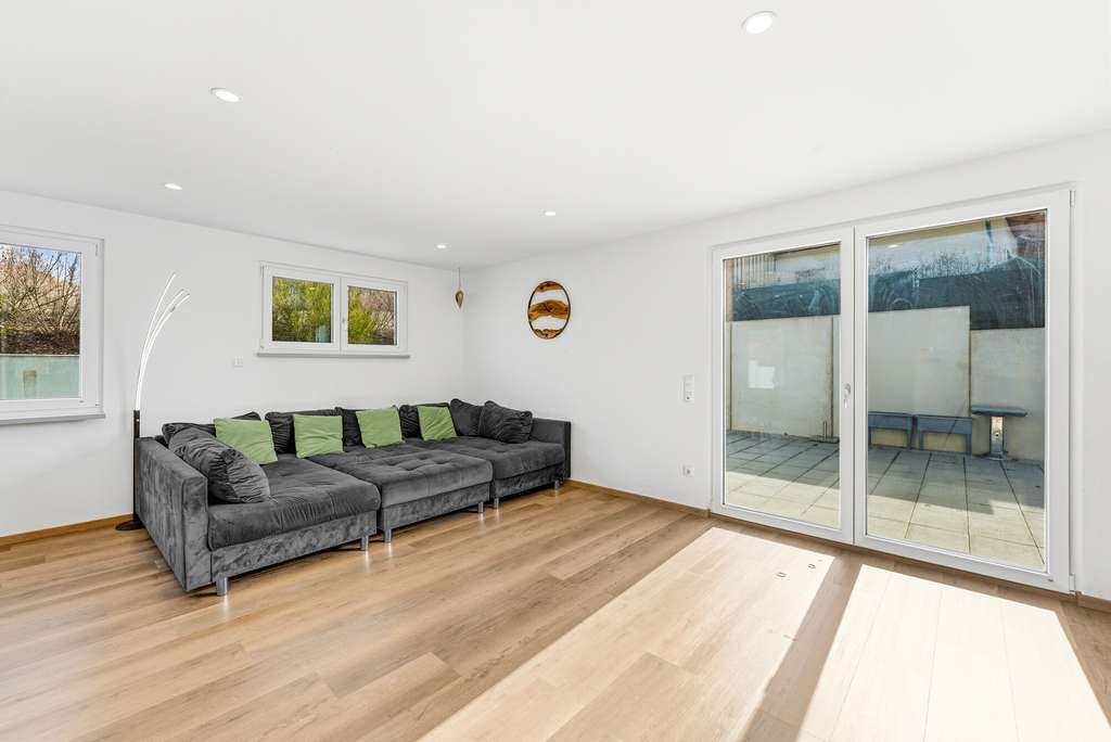 Immobilie in Pemfling - Neuwertiges Einfamilienhaus (Bj. 2020) mit großzügigem Grundstück in Pemfling! - Bild 2