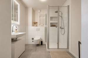 Bezugsfreie 1-Zimmer-Wohnung mit Loggia im Erstbezug nach Modernisierung! – Kölner Str. 44, 40211 Stadtmitte, Düsseldorf – Vorschaubild 14
