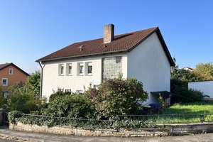Erdgeschosswohnung sofort beziehbar! Gepflegtes Zweifam.-Haus mit Doppelgarage und Garten in ruhiger – Die vollständige Adresse der Immobilie erhältst du vom Anbieter., 97500 Ebelsbach – Vorschaubild 4