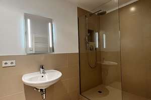 *Stilvolle 4 Zimmerwohnung mit Einbauküche und En Suite Badezimmer – Bahnhofstraße 20, 65185 Mitte, Wiesbaden – Vorschaubild 8