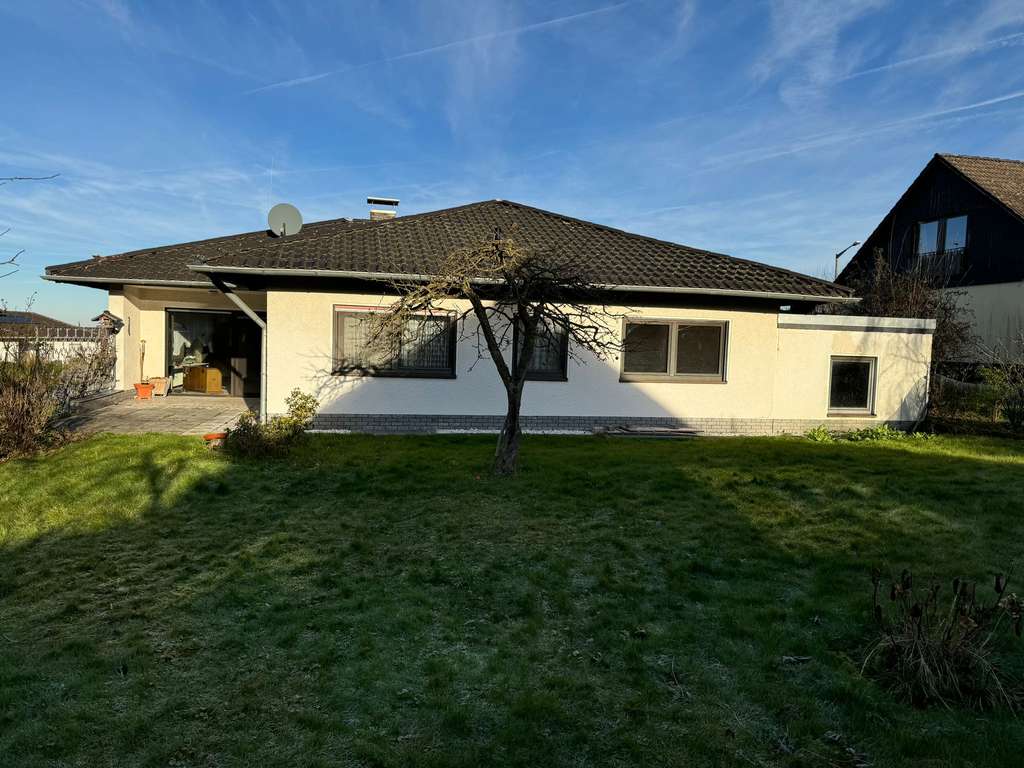 Einfamilienhaus (Walmdachbungalow) in naturverbundener Wohnlage von Königswinter-Frohnhardt