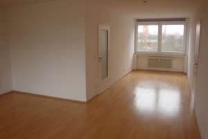Lichtdurchflutete Etagenwohnung mit großem Wohn-Essbereich, Süd-Balkon und Einbauküche – Odenwaldstr. 2, 30657 Sahlkamp, Hannover – Vorschaubild 2