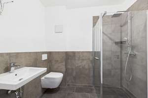 Hochwertiges KFW-55 Reihenmittelhaus in Regensburg mit Luxus-Küche, Fußbodenheizung und Garten! – Die vollständige Adresse der Immobilie erhältst du vom Anbieter., 93057 Konradsiedlung-Wutzlhofen, Regensburg – Vorschaubild 20
