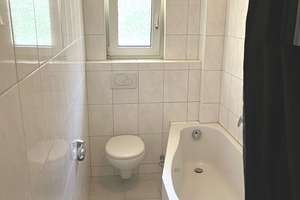 List! Frei ab 15.06.2026, 3 Zi.-Whg. Balkon, Bad modern