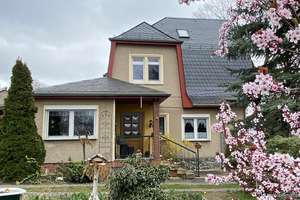 Charmante Doppelhaushälfte für idyllisches Familienwohnen mit großem Grundstück in bester Lage – Die vollständige Adresse der Immobilie erhältst du vom Anbieter., 1689 Weinböhla – Vorschaubild 2