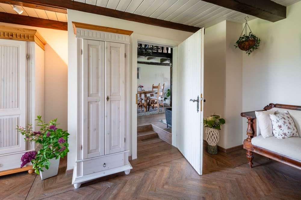 Immobilie in Stapel - Seltene Gelegenheit: Reetdachhaus plus Bungalow inmitten einer beliebten Ferienregion. - Bild 6