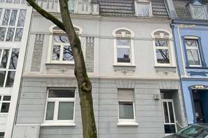 Sehr schöne Single Wohnung mit EBK