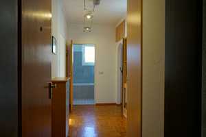 Über den Dächern von Wuppertal und sofort frei: 2 Zimmer, Balkon und EBK, kein  Aufzug vorhanden – Wuppertal – Vorschaubild 3