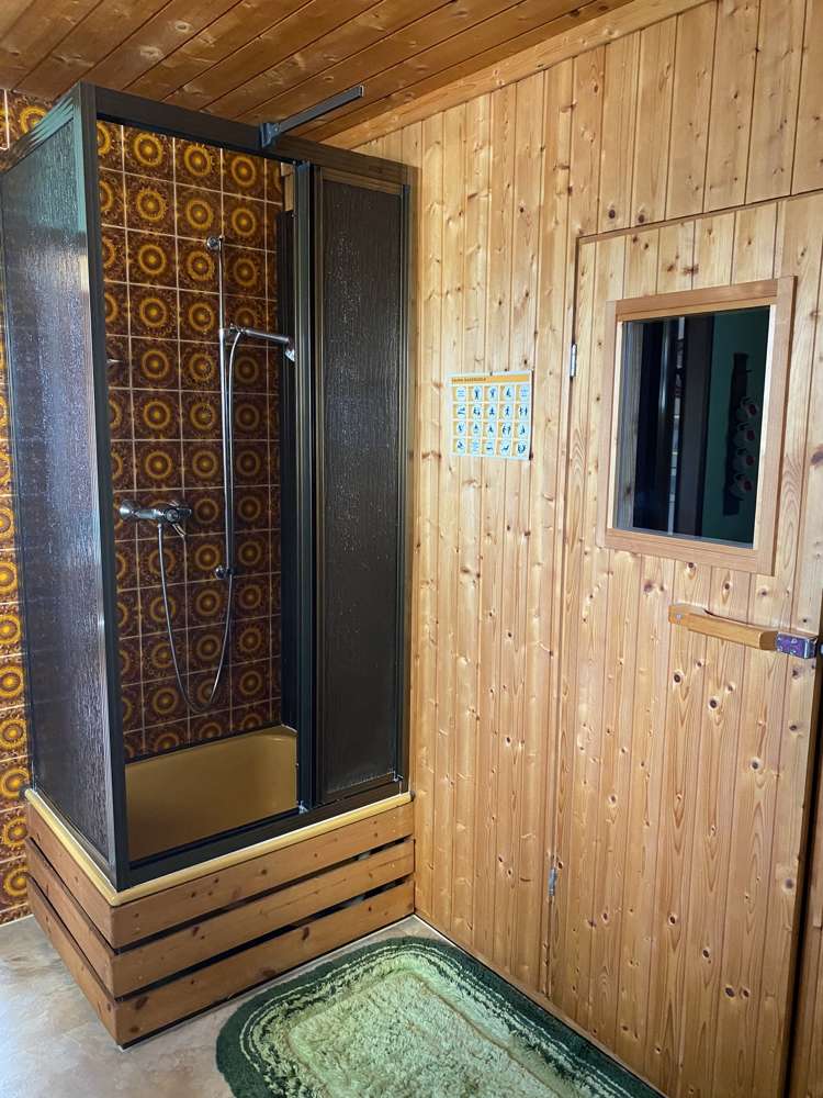 Immobilie in Rottweil - Gepflegtes Einfamilienhaus mit Einliegerwohnung in ruhiger Lage, mit Garten und Garage - Bild 2