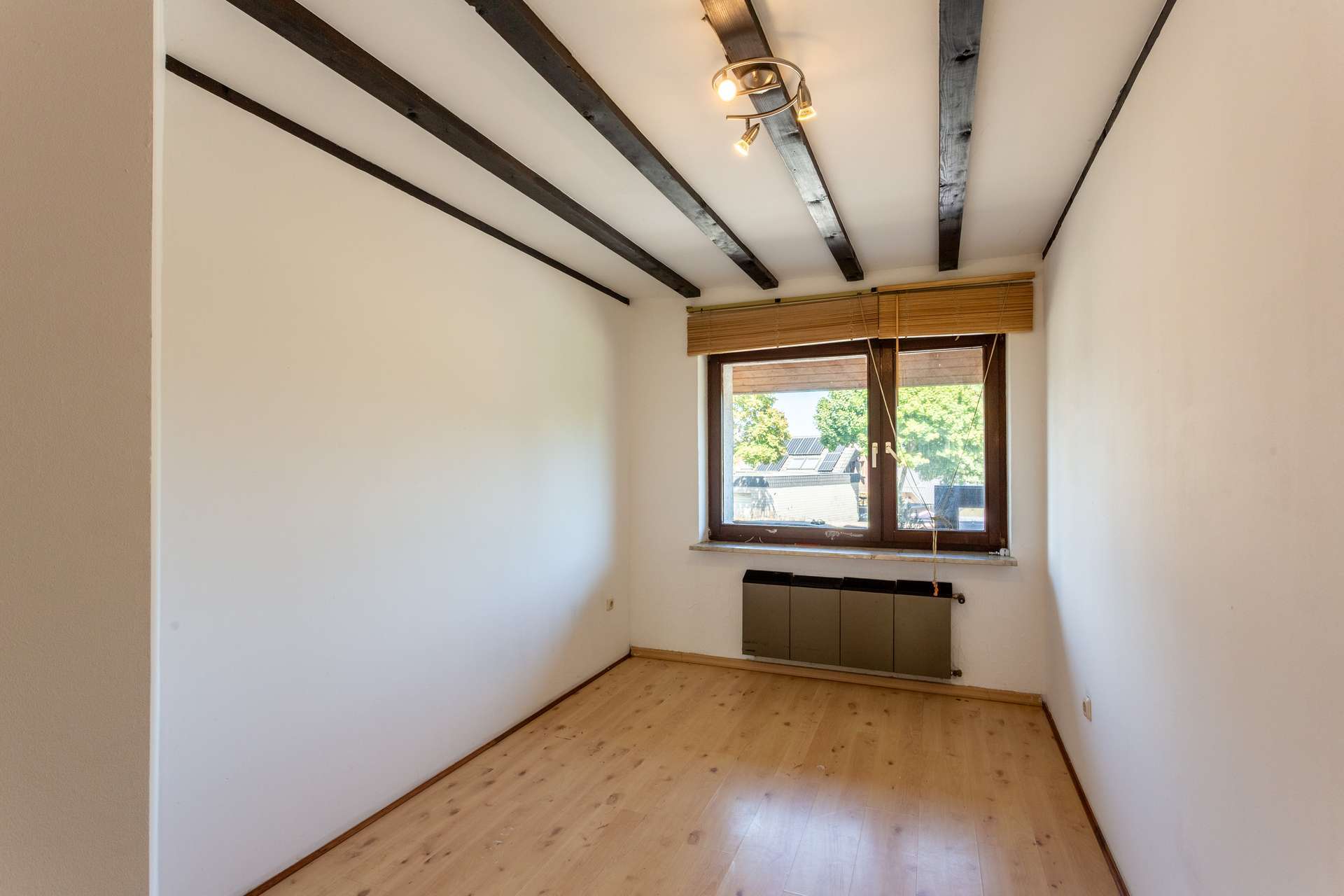 Immobilie in Nettersheim - Handwerker aufgepasst! Großes Wohnhaus mit Scheune, Garagen und großem Grundstück - Bild 4