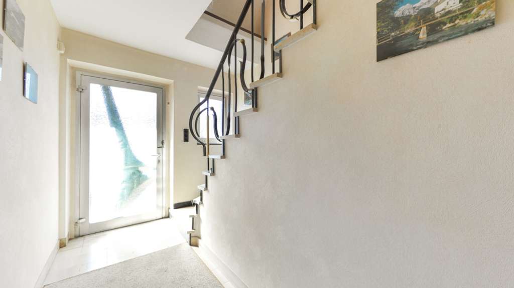 Immobilie in Eßweiler - Großzügiges Ein- bis Zweifamilienhaus mit Garten, XXL-Garage und Ausbaureserve - Bild 4