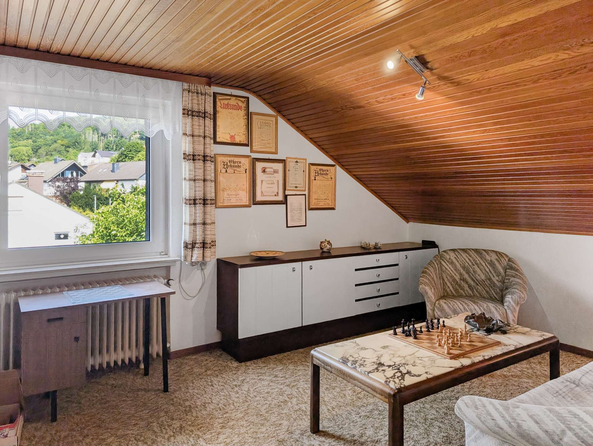 Immobilie in Bad Laasphe - Traumhafte Aussicht inklusive: Attraktives Einfamilienhaus mit Einliegerwohnung & idyllischem Garten - Bild 2