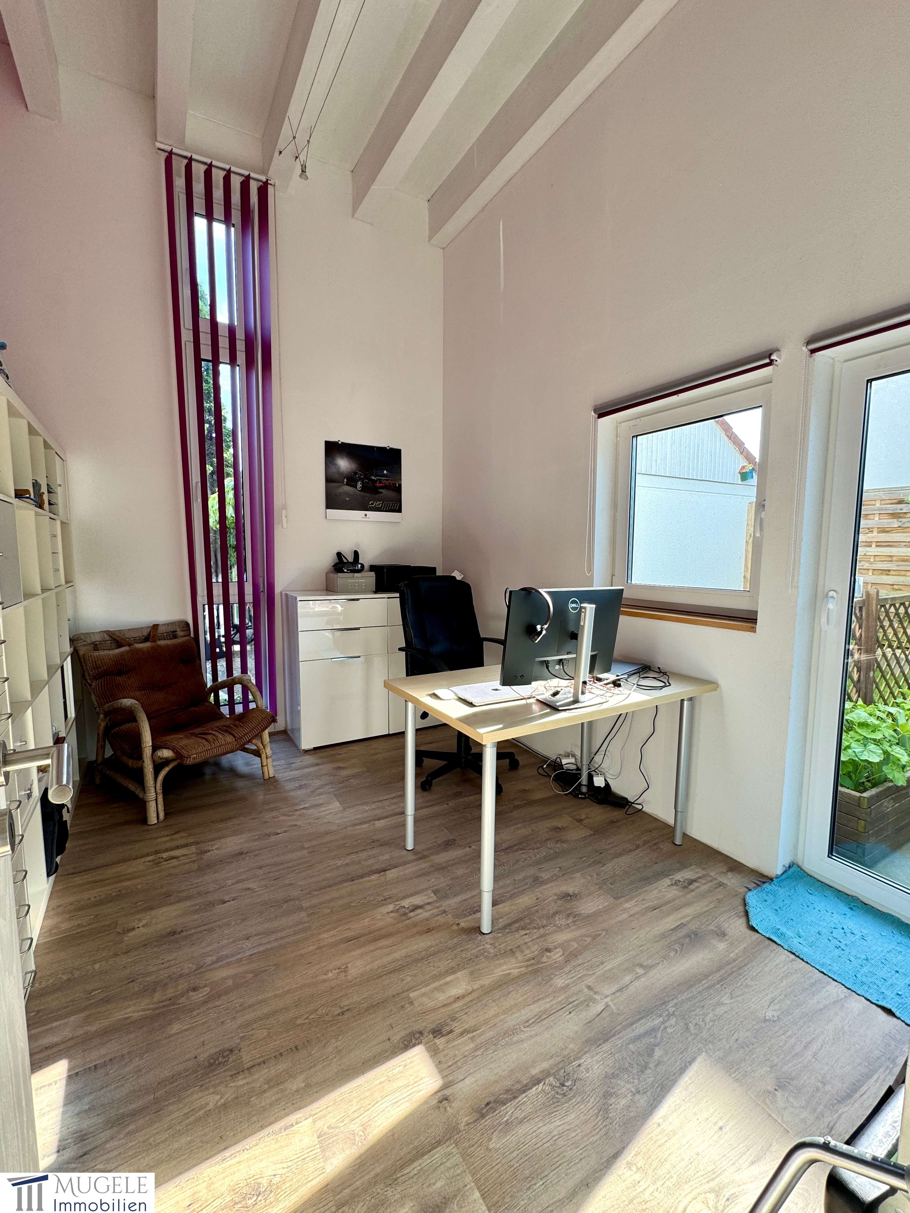 Immobilie in Holzgerlingen - 🏠 Besonderes Architektenhaus in Holzgerlingen – charmant & vielseitig - Bild 2