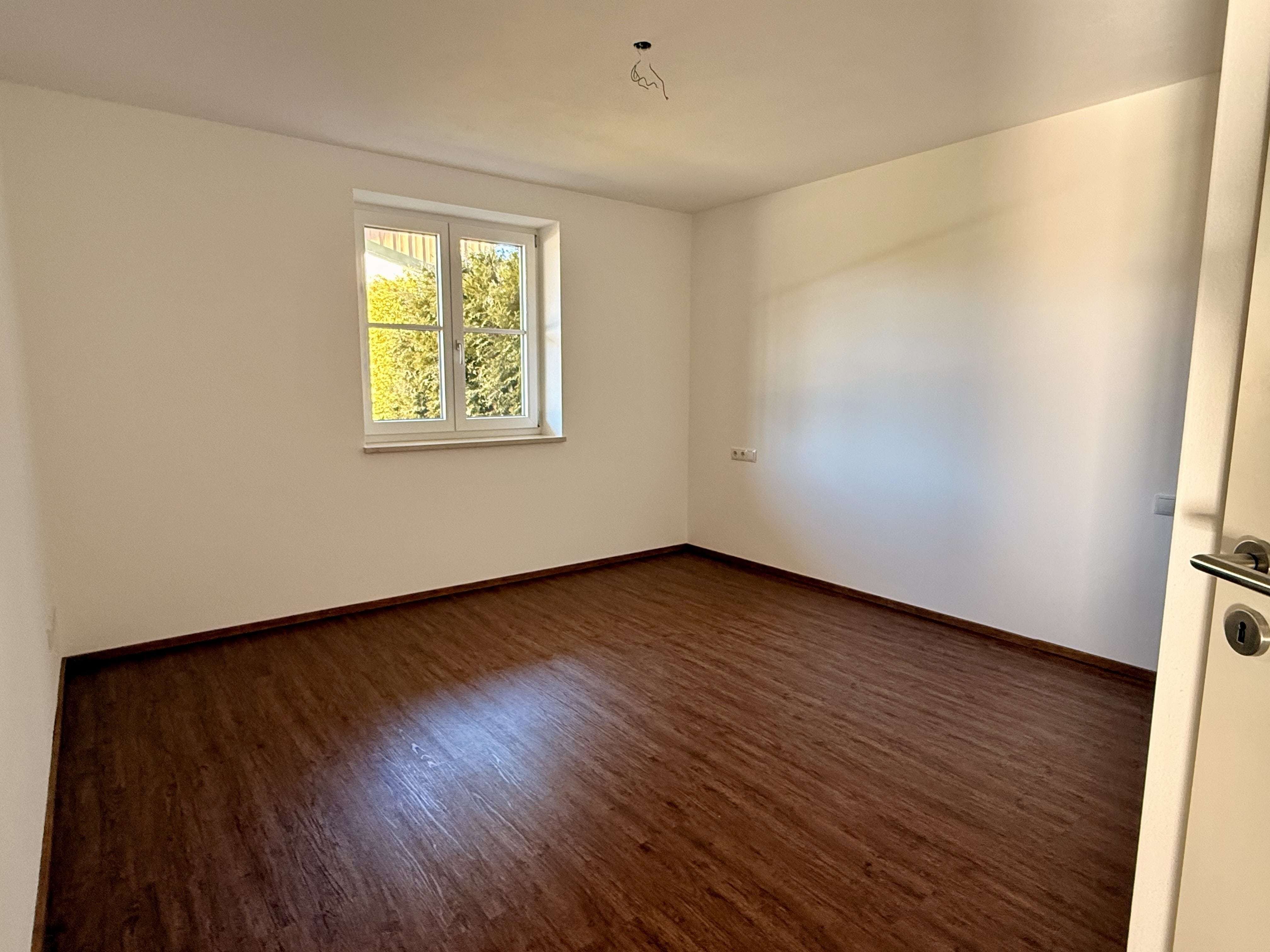 Immobilie in Wallgau - Neuwertige Gartenwohnung mit Flair! Unverbaubarer Bergblick inklusive... - Bild 2