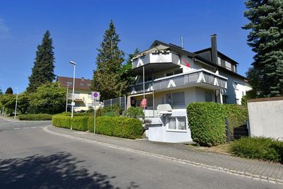 Bezugsfrei! Sanierte 4,5-Zimmer-Wohnung mit Designerküche, XXL Balkon und Teilseeblick