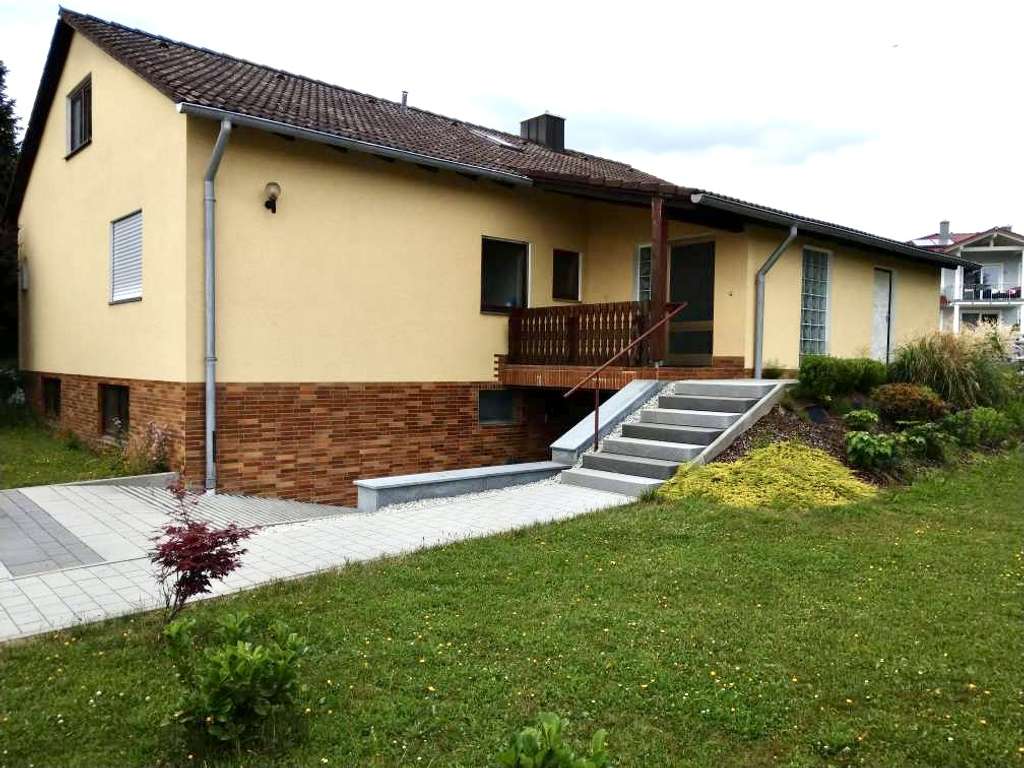Immobilie in Vohenstrauß - Geräumiges 5-Zimmer Einfamilienhaus mit Garage in Vohenstrauß - Bild 2