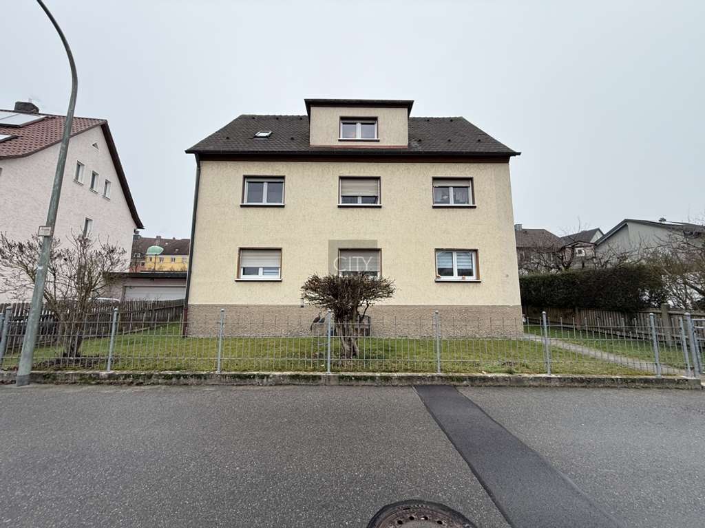 Immobilie in Weiden in der Oberpfalz - 3-Familienhaus mit großem Grundstück in zentrumsnaher Lage - Weiden - Bild 2