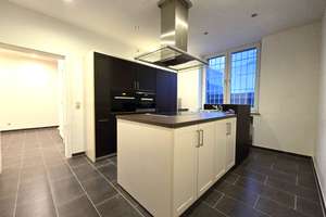 Attraktive 4,5-Zimmer-Wohnung mit 2 Bädern, Inselküche & hohen Decken in Gelsenkirchen-City