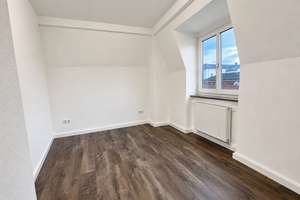 Helle und modernisierte 2 Zimmer-Dachgeschoss-Wohnung in sehr zentraler Lage! – Höchstätter Str. 9, 86156 Links der Wertach-Süd, Augsburg – Vorschaubild 3