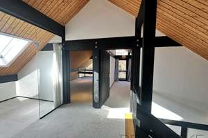 NEUWARMBÜCHEN (FELDRAND): FREISTEHENDES HOLZSTÄNDERHAUS MIT EINLIEGER-WHG AUF PARKÄHNL. GRUNDSTÜCK – Die vollständige Adresse der Immobilie erhältst du vom Anbieter., 30916 Isernhagen – Vorschaubild 37