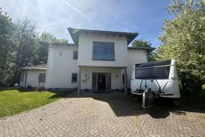 Wohnen mit Charakter: Großzügige Villa in Langgöns