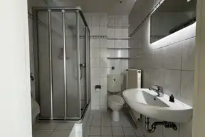 Charmante 2-Zimmer-Wohnung mit Einbauküche und Balkon – zentral in Krefeld – Krefeld – Vorschaubild 5