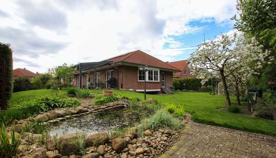 Bild von Gemütliches Einfamilienhaus mit schönem Garten und Teich!