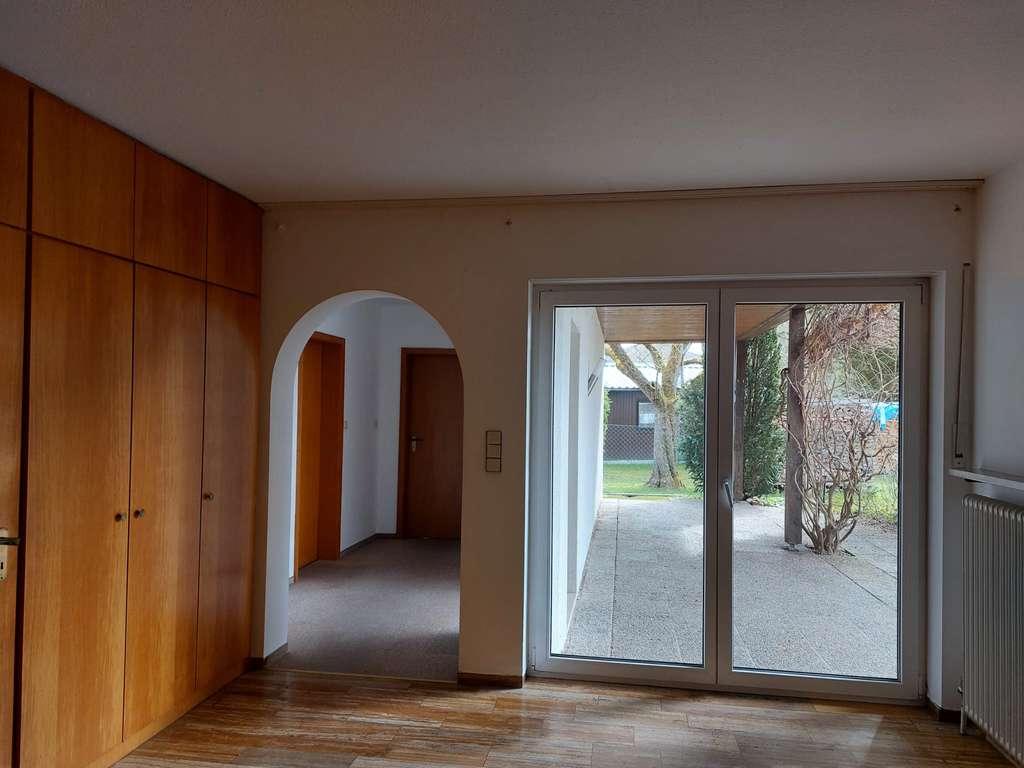 Immobilie in Cadolzburg - Gepflegtes Zweifamilienhaus in Cadolzburg-Wachendorf – EG sofort bezugsfrei, umfassend renoviert - Bild 4