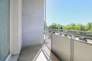Berzugsfrei - drei Zimmer Wohnung mit Balkon am Stadtblick Magdeburgs  – 39128 Neustädter Feld, Magdeburg – Vorschaubild 3