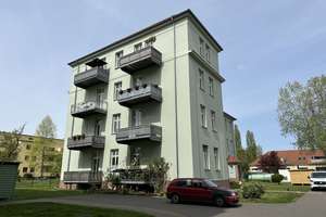 Wohnen in Magdeburg-Stadtfeld: Stilvolle 2-Zimmer-Altbauwohnung mit Balkon