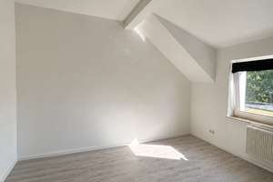 1-Zimmer-Dachgeschosswohnung mit Einbauküche in Solingen | 33 m² – Konrad-Adenauer-Straße 82, 42651 Solingen-Mitte, Solingen – Vorschaubild 4