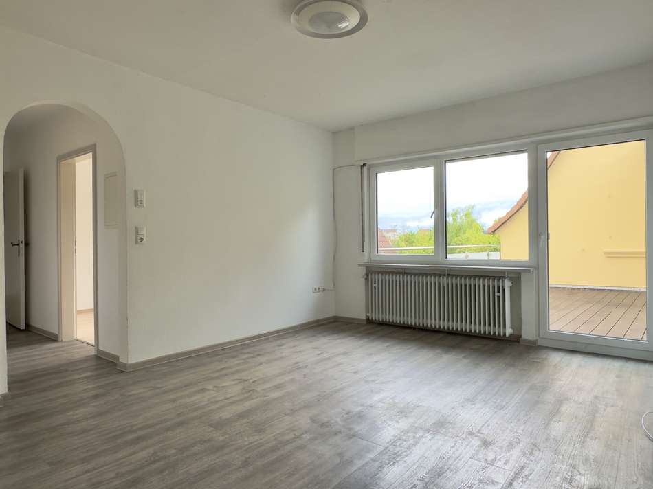 Wohnzimmer mit Zugang Balkon