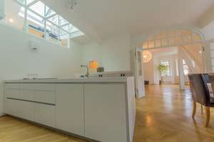 Herzogpark/Bogenhausen: 4-Zimmer-Wohnung mit Dachterrasse, Balkon und Garten – Kolbergerstr 18, 81679 Herzogpark, München – Vorschaubild 5